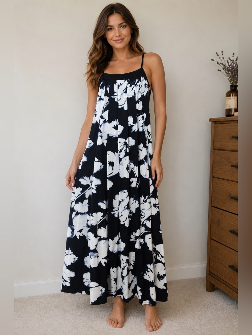 White House Black Market Black and White Floral Maxi Dress size XXS